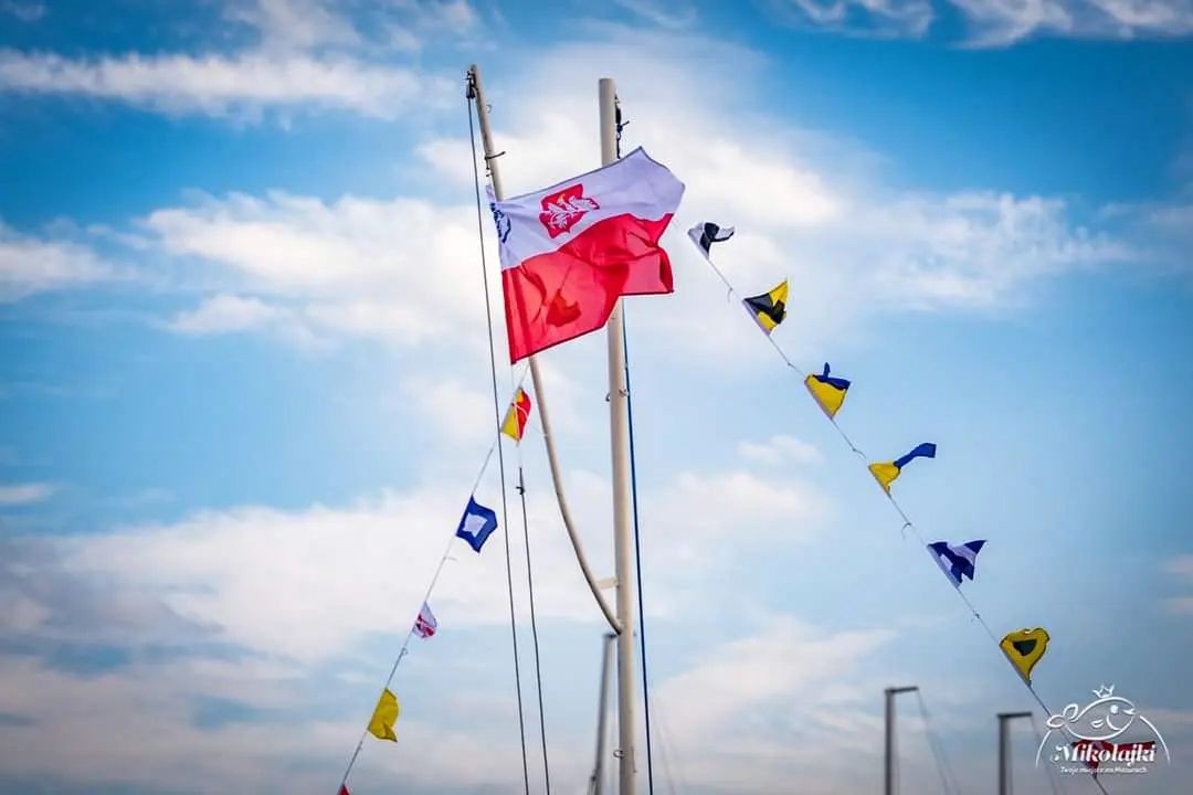 Bandera wciągnięta czyli sezon żeglarski 2023 uważamy za otwarty❗🤩🥳⛵
________
#mikolajki #mikołajki #miastomikolajki #be