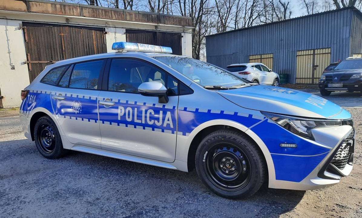 Dzięki wsparciu samorządów mrągowska komenda policji otrzymała nowy radiowóz